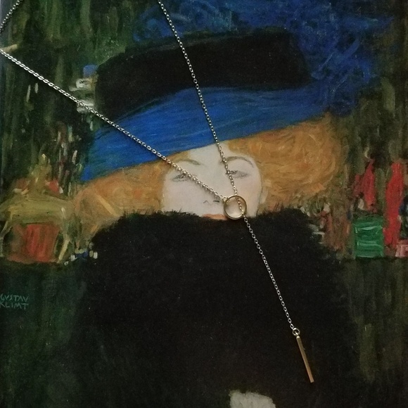 ✨*LAST ONE*✨ Dainty Gold Thread-through Necklace - Picture 3 of 3